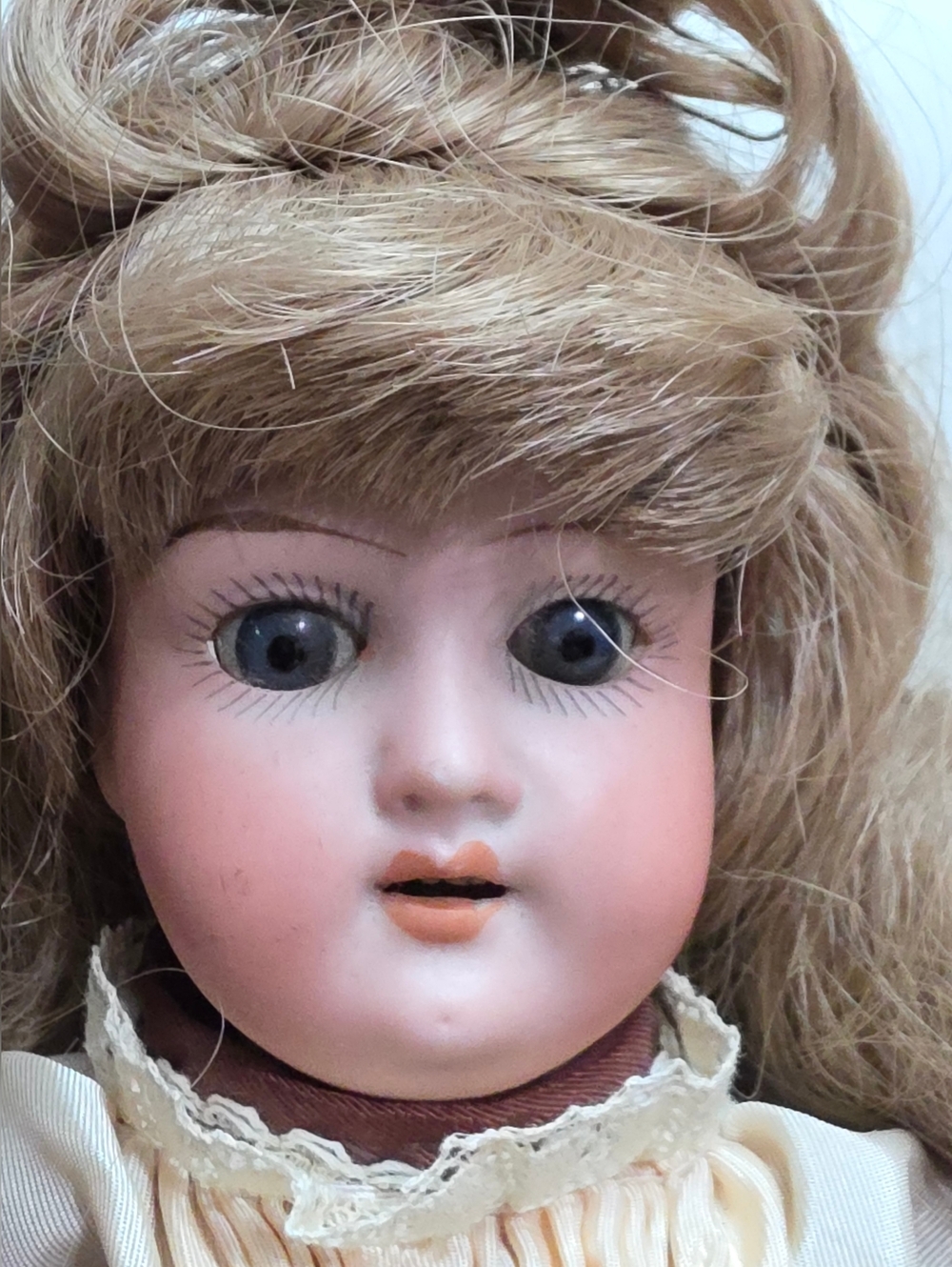 ANTIQUE GERMAN HUEBACK KOPELSDORF VINTAGE BISQUE DOLL COMES W/ ALL CLOTHES SHOW - Picture 3 of 17